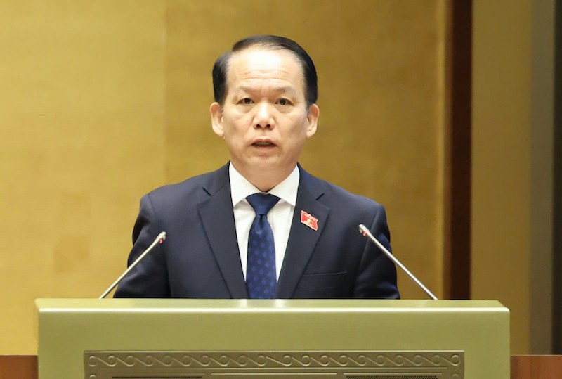 Bộ trưởng Bộ Tư pháp Hoàng Thanh Tùng trình bày tờ trình - Ảnh: Đức Thanh. 