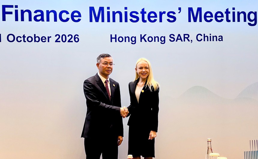Bộ trưởng Bộ Tài chính Ngô Văn Tuấn và Thứ trưởng Bộ Tài chính Hoa Kỳ Erin Browne tại buổi làm việc.