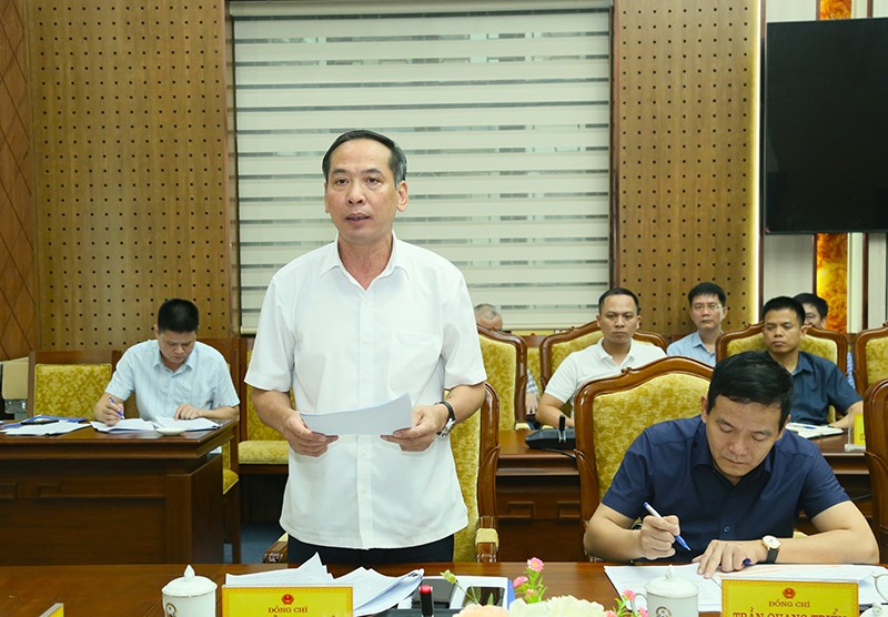 Lãnh đạo Sở Tài chính báo cáo tại cuộc họp 