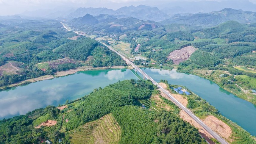 Một cây cầu đã sẵn sàng đưa vào khai thác trên tuyến cao tốc Tuyên Quang - Hà Giang giai đoạn 1.