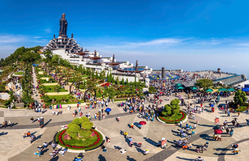 Khu du lịch Sun World Ba Den Mountain chính thức đón vị khách thứ 5 triệu đi cáp treo lên núi Bà Đen từ đầu năm đến nay