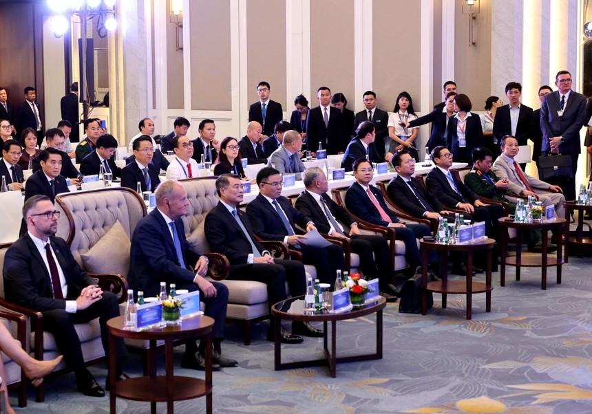 Thủ tướng Lê Minh Hưng và Thủ tướng Ba Lan Donald Tusk dự Hội nghị Bàn tròn doanh nghiệp Việt Nam - Ba Lan, chiều 26/10.