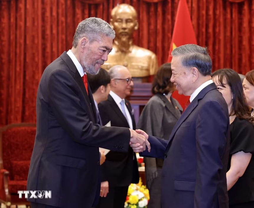 Tổng Bí thư, Chủ tịch nước Tô Lâm tiếp đồng chí Miguel Mejia, Tổng Bí thư Đảng Phong trào Cánh tả Thống nhất (MIU), Bộ trưởng Bộ Chính sách Hội nhập Khu vực của Cộng hòa Dominicana. (Ảnh: Thống Nhất/TTXVN)