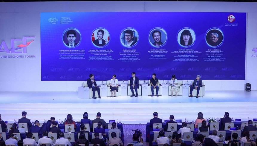 Phiên thảo luận “Định vị lại Việt Nam - ASEAN trong chuỗi giá trị toàn cầu”, diễn ra ngày 27/10 trong khuôn khổ Diễn đàn Kinh tế Mùa thu 2026. Ảnh: Lê Toàn.