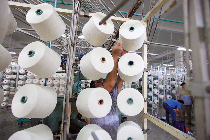 Danh sách nhóm hàng bị cảnh báo gồm sắt thép, ván ép gỗ cứng, xơ sợi, vật liệu xây dựng...