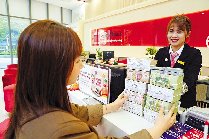 Lãi suất cho vay bất động sản vẫn ở mức cao, dù nhiều ngân hàng đã triển khai các chương trình giảm lãi suất. Ảnh: Lê Toàn