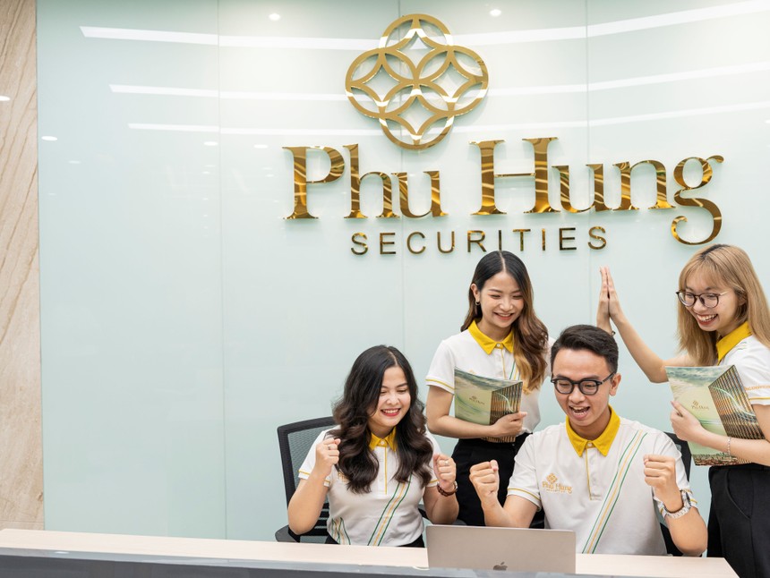 Chứng khoán Phú Hưng: Kỳ vọng thị trường nửa cuối năm tăng trưởng mạnh, tích cực có thể chạm 1.452 điểm