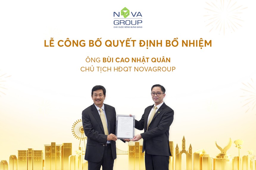 Ông Bùi Thành Nhơn – Chủ tịch HĐQT Nova Holding, Nhà sáng lập NovaGroup, Novaland Group trao quyết định bổ nhiệm vị trí Chủ tịch HĐQT NovaGroup cho ông Bùi Cao Nhật Quân.