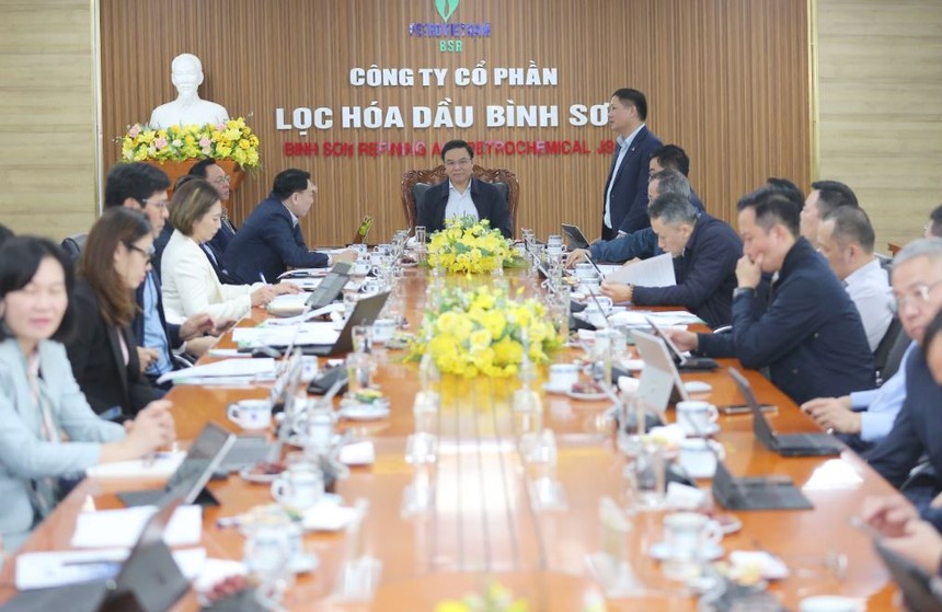 Ông Lê Mạnh Hùng, Chủ tịch HĐTV Tập đoàn Petrovietnam chủ trì buổi làm việc 