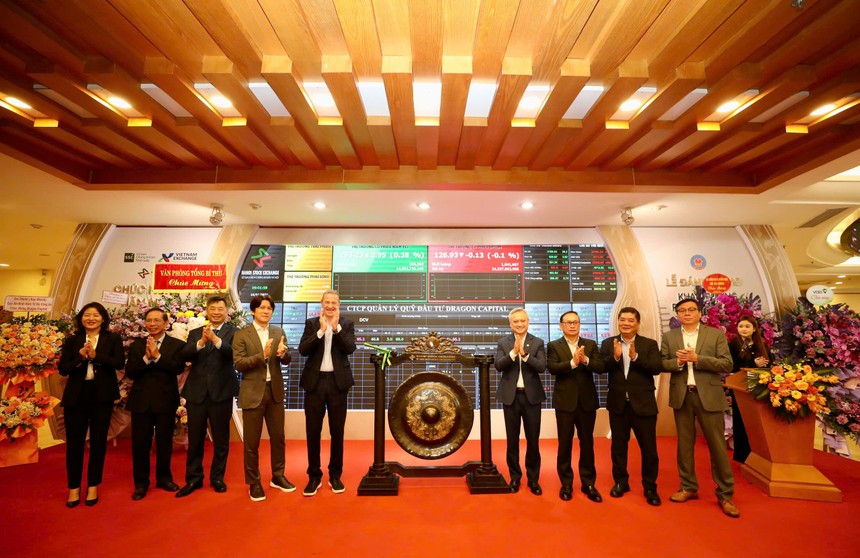 Cổ phiếu DCV của Dragon Capital tăng trần ngày chào sàn