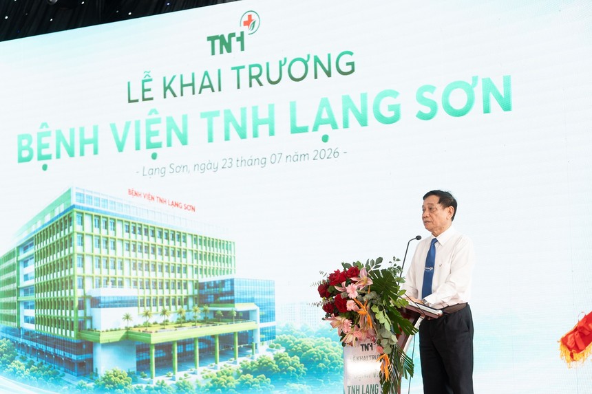 Thầy thuốc nhân dân, bác sỹ cao cấp Lê Xuân Tân, Tổng giám đốc TNH phát biểu khai trương bệnh viện.