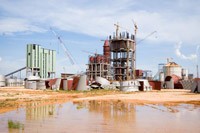 Toàn cảnh công trường xây dựng nhà máy xi-măng Thăng Long.