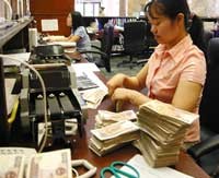 Xung quanh động thái cắ giảm lãi suất huy động của ngân hàng