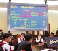 Bán cổ phần: DN “gõ cửa” nhà đầu tư lớn