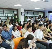 Sự hời hợt dối trá!