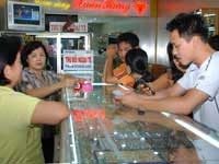 Phần lớn người dân mua bán vàng trang sức
