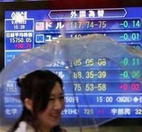 Sàn chứng khoán Tokyo. Ảnh Reuters.
