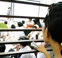 Thông tin từ bên ngoài thường ảnh hưởng lớn tới tâm lý của nhà đầu tư.