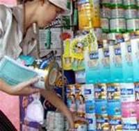 Người tiêu dùng hi vọng giá sữa sẽ giảm nhanh hơn, nhiều hơn