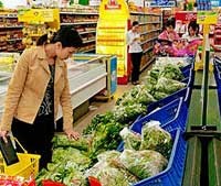 Các bà nội trợ phải cân nhắc kỹ hơn trước khi mua sắm.
