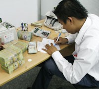 Lợi nhuận NH thu về tăng chậm trong 3 tháng đầu năm là do cung tiền đồng căng thẳng.