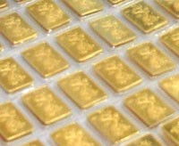 Mở đầu tuần giao dịch mới, giá vàng cả trong nước và thế giới đều giảm.