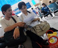Người có con đang theo học các trường ĐH, CĐ... sẽ được tính giảm trừ gia cảnh khi tính thuế TNCN. (Ảnh minh họa)