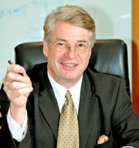 Ông Juerg Vontobel.