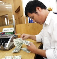 Tỷ giá tăng: Cơ hội và rủi ro 