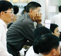 Lựa chọn cổ phiếu cuối năm: “Đãi cát tìm vàng”