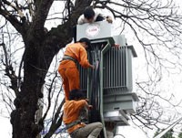 Việc cài đặt công tơ điện cũng bị chậm do khách hàng phản đối giờ cao điểm