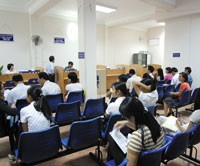 Dường như cam kết trong cải thiện thủ tục hành chính chưa đến được với doanh nghiệp.