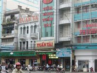 Mặc dù còn niêm yết giá nhưng tiệm vàng Tuấn Tài đã ngừng làm việc.