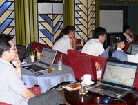 Một lớp đào tạo phân tích kỹ thuật, công cụ thường sử dụng trong kinh doanh chứng khoán, vàng và ngoại hối. Ảnh: Đặng Vỹ