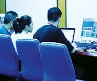 Khách hàng trong phòng VIP ở CTCK.