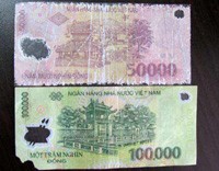 Nhiều khách hàng rút phải tiền kém chất lượng như thế này từ máy ATM.