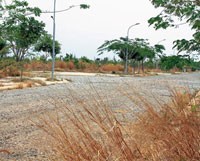 Nghe tư vấn, nhiều người đã lỡ đầu tư vào những khu đô thị không người.