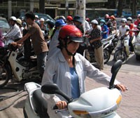Giảm giá bán lẻ mặt hàng xăng 500 đồng/lít là yêu cầu mà Bộ Tài chính đưa ra với các doanh nghiệp kinh doanh xăng dầu đầu mối
