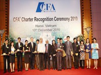 10 người Việt Nam được cấp mới chứng chỉ CFA