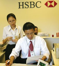 Với mục tiêu đầu tư lâu dài ở Việt Nam, các ngân hàng nước ngoài đều có chiến lược thu hút nguồn nhân lực cao cấp