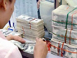 Sự phối hợp giữa kết hối và hình thức “tự xử” đối với tiền gửi USD, nguồn cung ngoại tệ thương mại trong thời gian tới dự báo sẽ tiếp tục thuận lợi