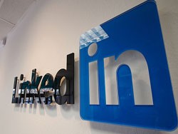 LinkedIn: Phát hành cổ phiếu thành công hay chỉ là bong bóng?