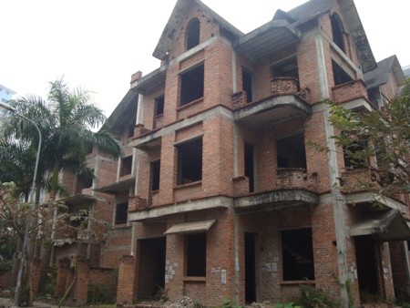 Để nhà "hoang" không chỉ gây lãng phí mà còn ảnh hưởng đến mỹ quan đô thị
