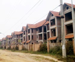 Cả khu đô thị chưa biệt thự nào được đưa vào sử dụng gây lãng phí về tiền của nhân dân và mất mỹ quan đô thị

