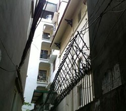 Chung cư mini dù nằm trong các ngõ ngách như thế này nhưng lại rất đắt khách
