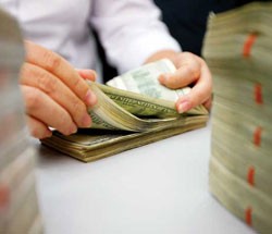“Rủi ro đạo đức”, một thực trạng làm yếu kém hệ thống, dường như là điều ai cũng biết nhưng tránh đề cập đến. Ảnh mang tính minh hoạ