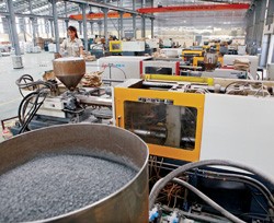 Nỗ lực giảm lãi suất để hỗ trợ sản xuất