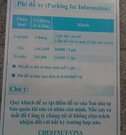 Bảng quy định phí được treo ngay lối ra vào gửi xe trước đó của Keangnam
