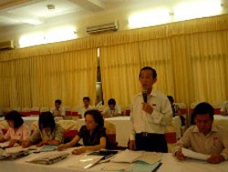 Đại biểu Quốc hội thảo luận tại tổ về tình hình kinh tế, xã hội
