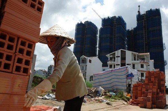 Do cào bằng, không xác định và phân loại rõ bất động sản thiết yếu và không thiết yếu nên hầu hết các ngân hàng đã hết giới hạn cho vay bất động sản - Ảnh: Getty.